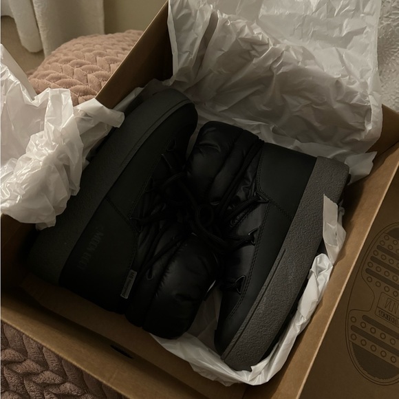 Moon Boot LTRACK LOW BLACK NYLON BOOTS - Picture 7 of 9